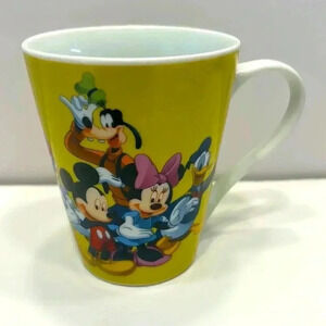 Disney Minnie‎ Mouse and friends coffee cup/mug 4” tall Mickey